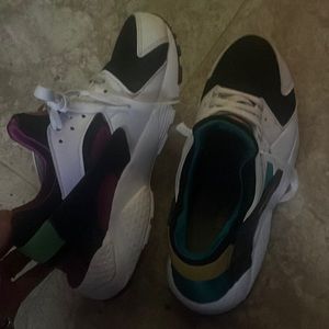 These shoes are brand new but didnt fit me